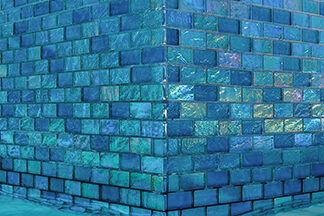 Glass Tile vs Porcelain Tile — What Pool Builders Should Know